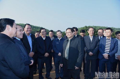 Thủ tướng Phạm Minh Chính kiểm tra Dự án đầu tư xây dựng đường cao tốc Tuyên Quang-Phú Thọ