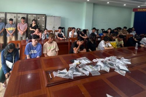 TPHCM: Bắt quả tang 30 người đang đánh bạc