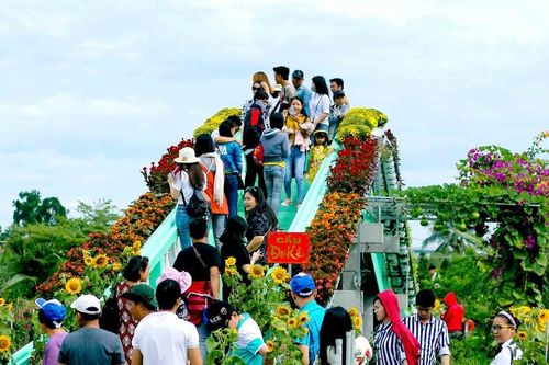Khách du xuân tấp nập đến Phú Quốc, Châu Đốc và làng hoa Sa Đéc