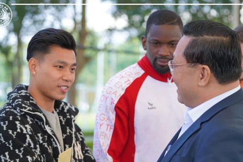 Tân binh Công an Hà Nội chào đón sự có mặt của Văn Hậu và Văn Thanh