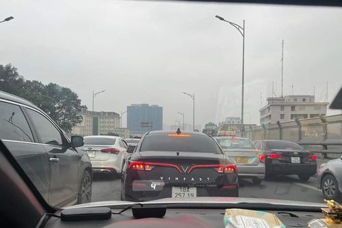 Mật độ phương tiện đổ về Hà Nội, TPHCM tăng cao