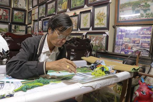 Đầu Xuân, lắng nghe tâm sự của người giữ nghề 'vẽ tranh bằng chỉ'