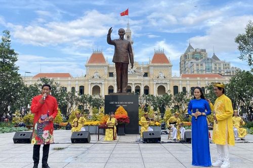 TP Hồ Chí Minh: Biểu diễn đờn ca tài tử để hút khách du Xuân
