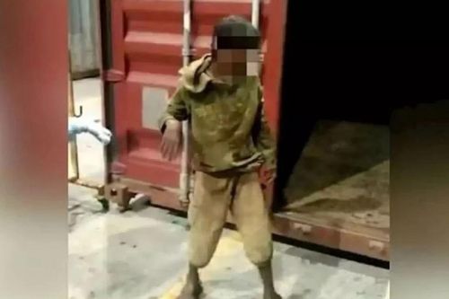 Chơi trốn tìm trong container, bé trai bị khóa kín 6 ngày, lưu lạc sang nước khác