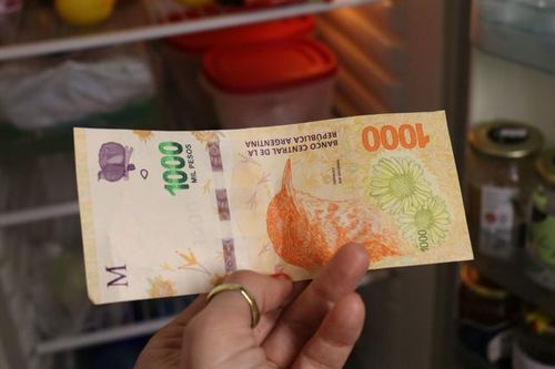 Argentina sắp hết chỗ để cất trữ tiền giấy