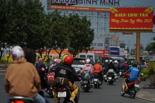 Người dân bắt đầu trở lại TP Hồ Chí Minh trong ngày mùng 4 Tết