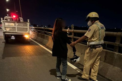 Định nhảy cầu quyên sinh lúc rạng sáng mùng 4 Tết, cô gái 'bừng tỉnh' sau khi nghe lời khuyên ngăn