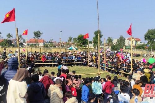 Tưng bừng Hội vật truyền thống xã Hoằng Phong