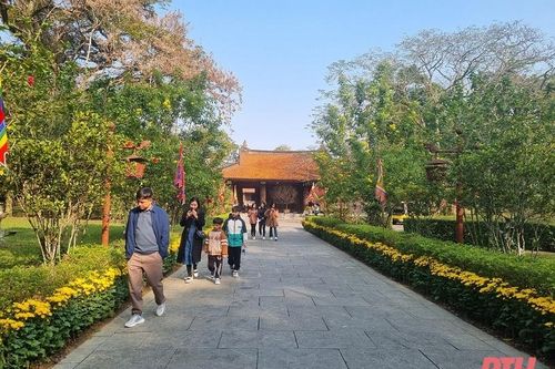 Lam Kinh đón trên 5.000 lượt khách dịp nghỉ tết