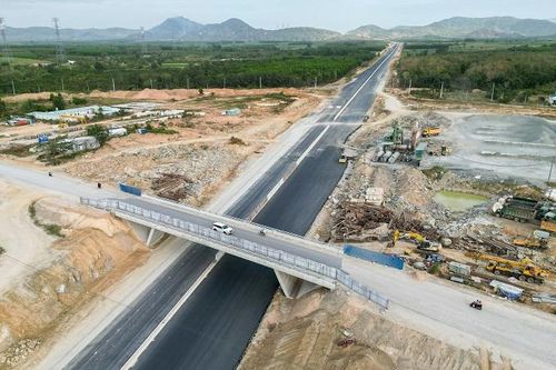 Trải nghiệm cao tốc Phan Thiết - Dầu Giây vừa thông xe kỹ thuật trong ngày đầu xuân