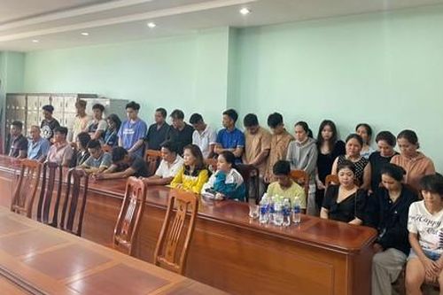 Công an quận Gò Vấp bắt quả tang gần 30 đối tượng đánh bài ăn tiền