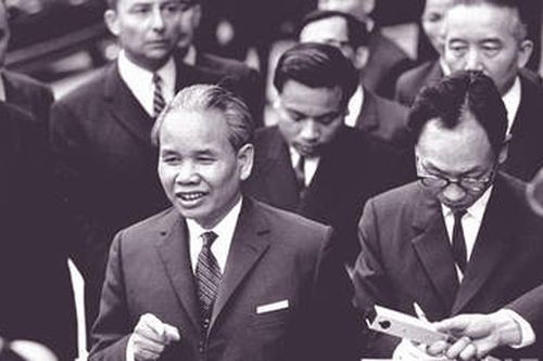 'Dạo vườn thơ' của nhà ngoại giao, nhà thơ tài ba Xuân Thủy