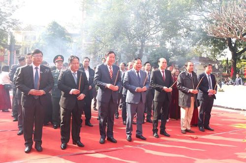 Phó Bí thư Thành ủy Nguyễn Văn Phong dâng hương kỷ niệm 234 năm Chiến thắng Ngọc Hồi