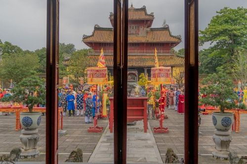 Người Huế chơi Tết