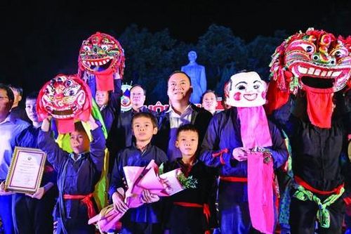 Kỳ thú sư tử mèo miền biên viễn