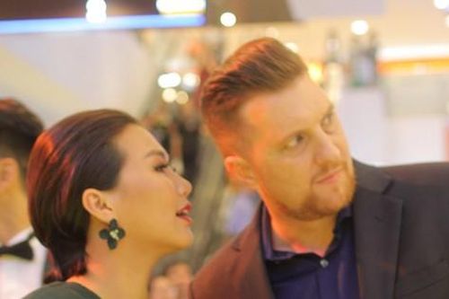 Phim 'Đêm tối rực rỡ' được mở chiếu toàn cầu