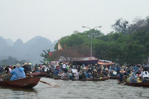 Chùa Hương đón hơn 9 vạn khách trong dịp Tết Nguyên đán