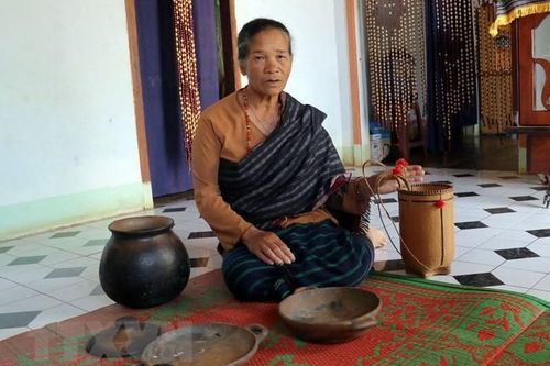 Lâm Đồng: Người giữ nghề làm gốm của đồng bào Chu Ru