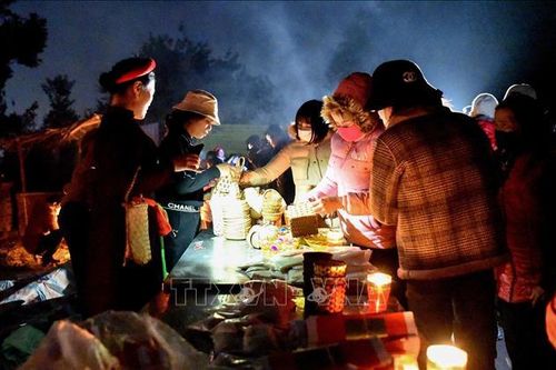 Độc đáo phiên chợ âm dương vùng Kinh Bắc