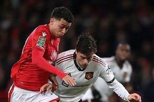 Fan MU không muốn thấy Lindelof đá thêm 1 phút nào nữa