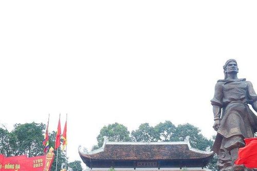Hàng nghìn người dự khai hội gò Đống Đa Xuân Quý Mão