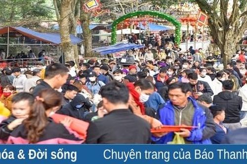 Hàng nghìn người đổ về Na Sơn Động Phủ cầu may dịp đầu Xuân