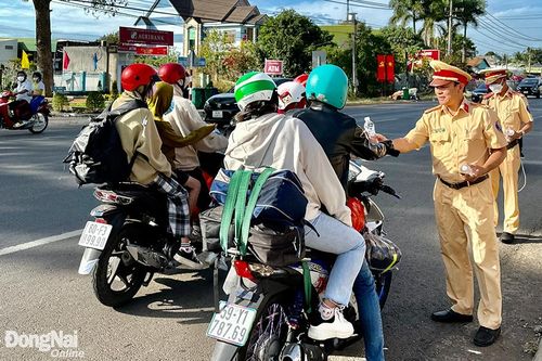 Tiếp tục 'tiếp sức' người dân quay lại các đô thị sau Tết