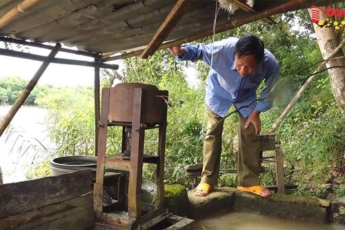 Thủy điện tự chế bên Thác Trời