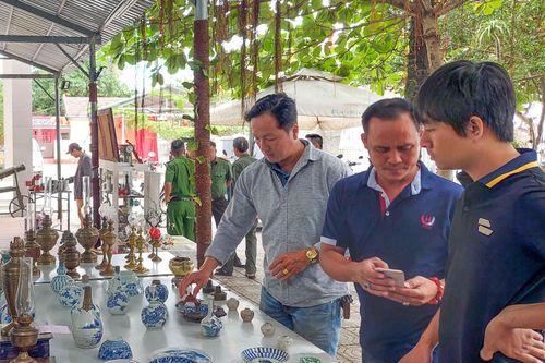 Phiên chợ đồ cổ, đồ xưa, đồ cũ đầu năm Quý Mão