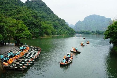 Gần 400 nghìn lượt khách du lịch đến Ninh Bình dịp Tết Nguyên đán
