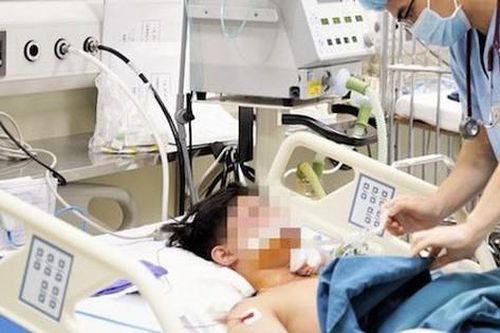 Người lớn lơ là, nhiều trẻ bị tai nạn, ngộ độc trong dịp Tết nguyên đán