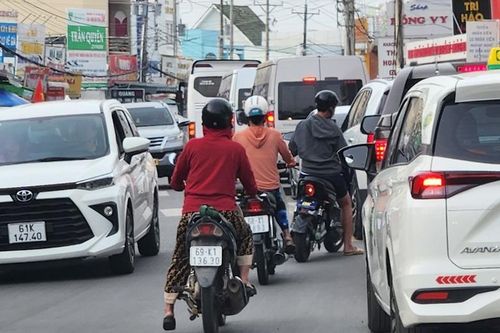 Phú Quốc kẹt xe kéo dài
