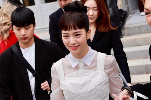 Jisoo, Suga mặc đẹp tại Paris
