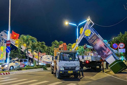 Sập công trình chào mừng năm mới ở Nha Trang