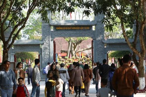Nghệ An: Đầu Xuân rất đông du khách hành hương về Khu di tích Kim Liên