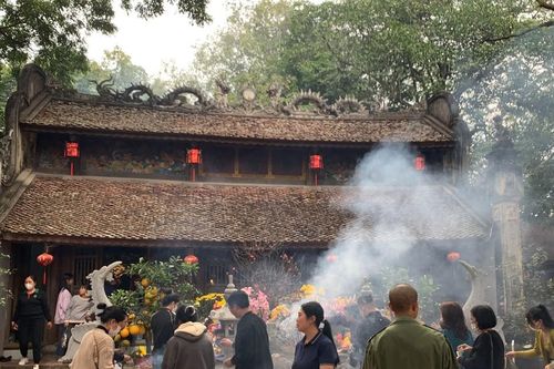 Đền Cao – Chí Linh: Người dân nô nức đi lễ những ngày đầu năm