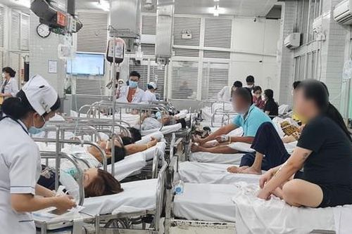 Bệnh nhân cấp cứu dồn dập vào bệnh viện những ngày Tết