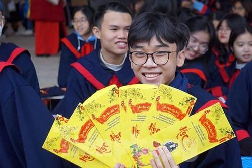 Sĩ tử Hải Phòng viết nguyện vọng, cầu đỗ đạt ngày khai bút đầu năm