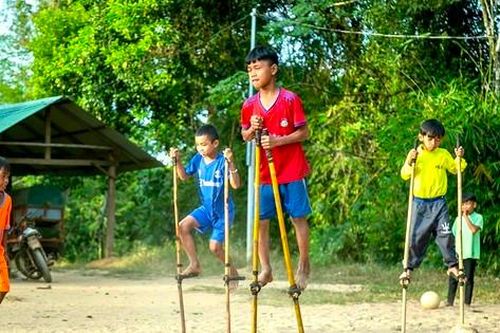 Đến làng chuyên giật giải thi cà kheo
