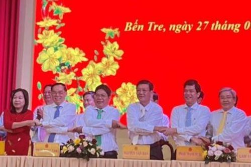 Bến Tre ký cam kết trách nhiệm giữa Chủ tịch tỉnh và các sở, ngành, huyện