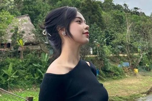 Hoa hậu Thanh Thủy vui Tết cùng trẻ em Cơ Tu
