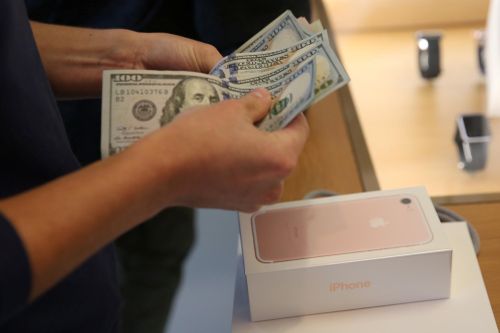 Chiếm đoạt hàng chục triệu đồng bằng chiêu lừa mua iPhone qua mạng xã hội