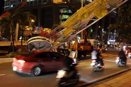 Cổng chào mừng năm mới ở Nha Trang bị sập