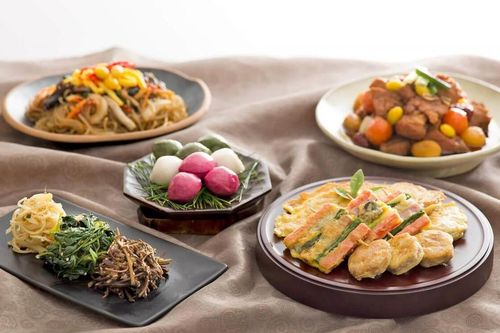 9 món ăn không thể thiếu vào dịp Tết Âm lịch ở Hàn Quốc