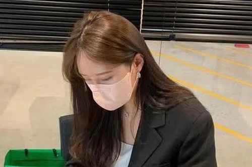 Những người quá bận để tiêu thưởng Tết