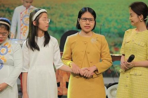 Cô giáo khiếm thị mở cánh cửa cuộc đời trong bóng tối