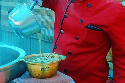 Bếp trưởng hướng dẫn nấu 2 món bún 'giải ngán' cho ngày Tết