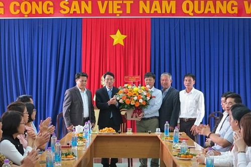 Ông Đinh Văn Thiệu thăm, chúc Tết một số đơn vị
