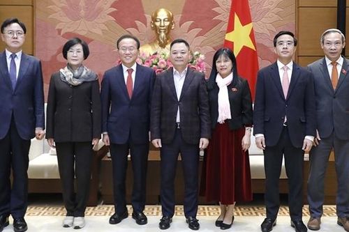 Phó Chủ nhiệm Ủy ban Kinh tế Nguyễn Ngọc Bảo tiếp đoàn nghị sĩ Quốc hội Hàn Quốc