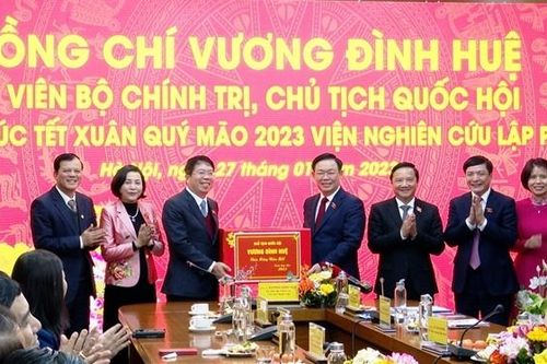 Chủ tịch Quốc hội Vương Đình Huệ thăm, chúc Tết Viện Nghiên cứu lập pháp